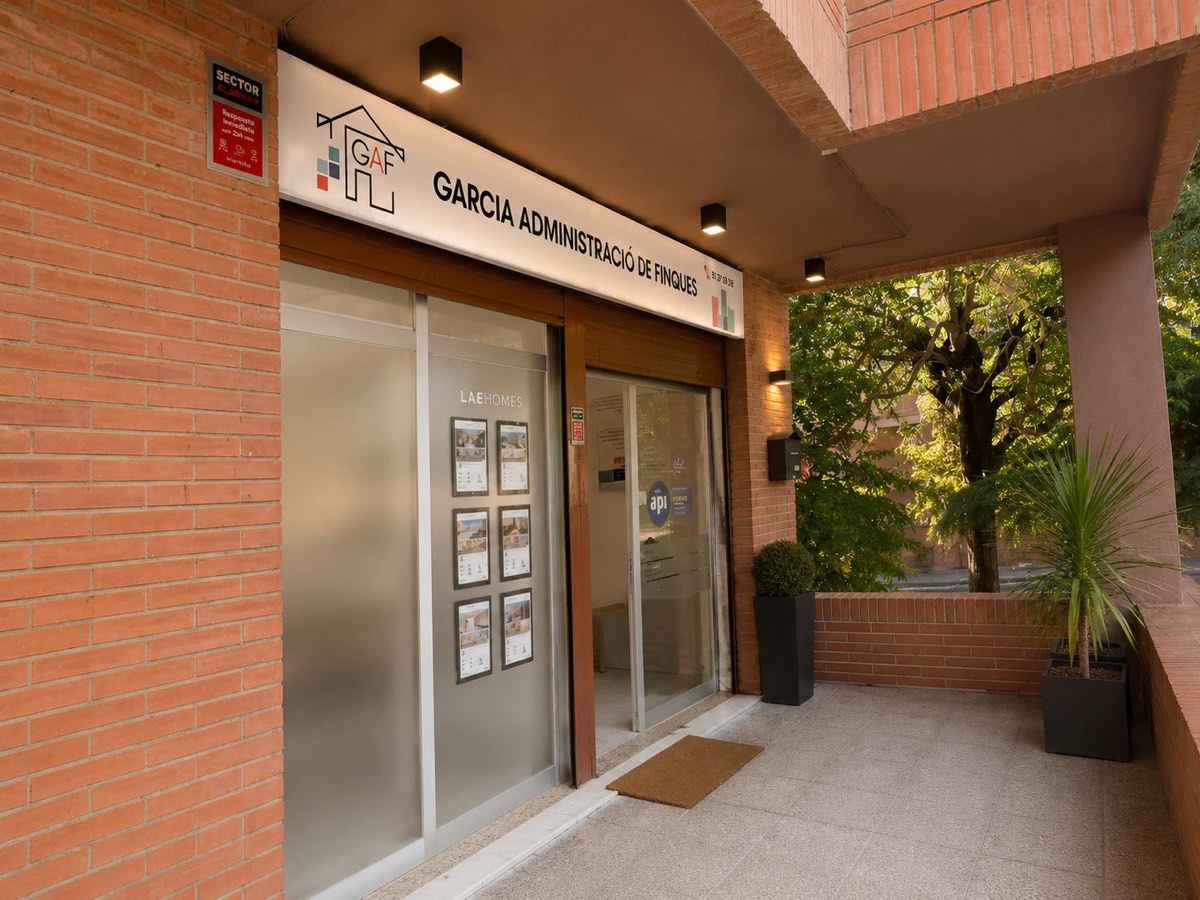 Fachada de las oficinas de Garcia Administració Finques en Martorell