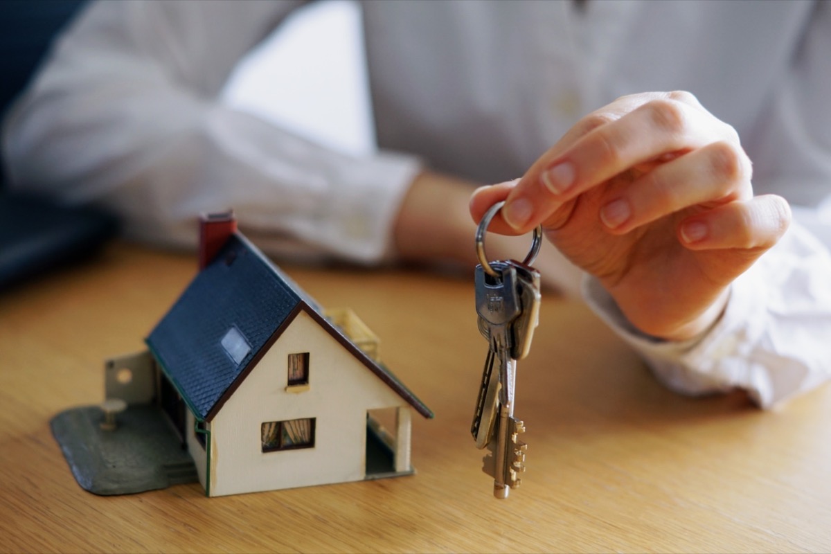 Entrega de llaves tras la venta de una vivienda